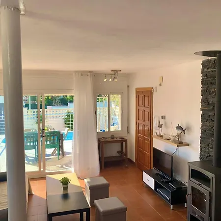 別荘 House In Roses With Private Pool & Sea Views Montjoi