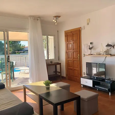 別荘 House In Roses With Private Pool & Sea Views Montjoi