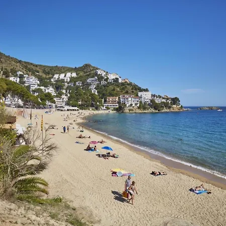 House In Roses With Private Pool & Sea Views Montjoi