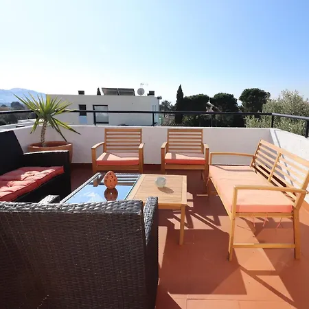 House In Roses With Private Pool & Sea Views *